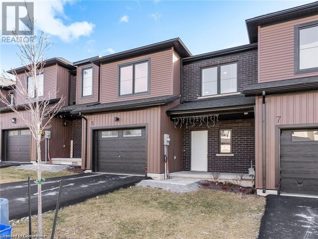 Building Photo - 5 Trailside Dr