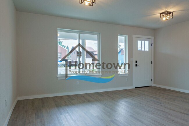 Building Photo - 3 Bedroom Home with 1.5 Bathrooms and an A...