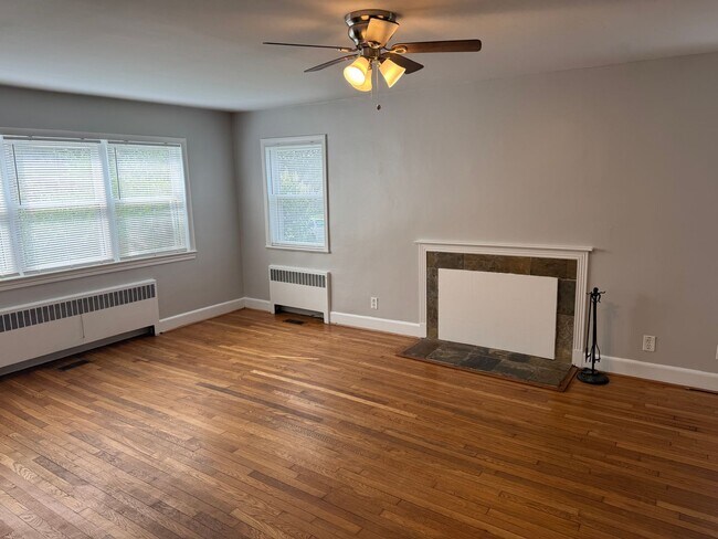 Foto del edificio - CHELSEA - Large 4 Bedroom, 2 Bathroom Duplex