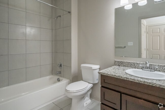 2BR, 2BA - 899SF - Bathroom 2 - Aria at Wilcrest