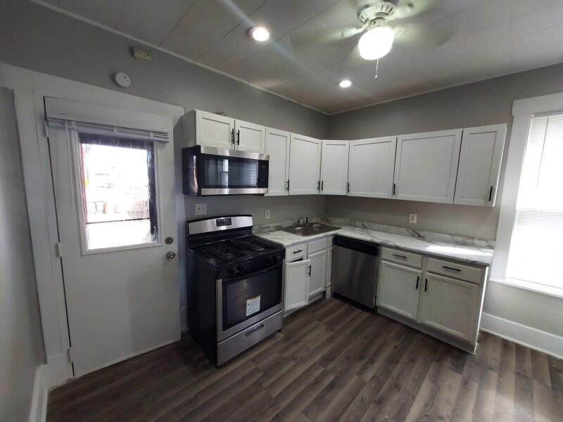 Primary Photo - 211 Hayes Ave
