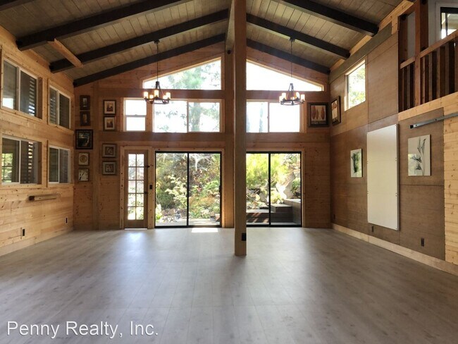 Building Photo - 4 br, 2.5 bath House - 765 Val Sereno Dr.