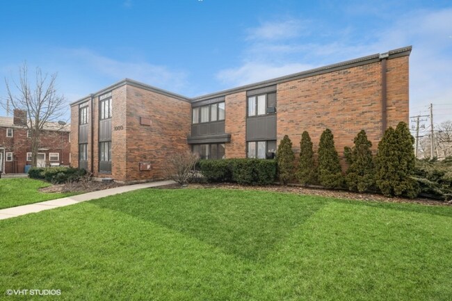 Building Photo - 1000 Waukegan Rd