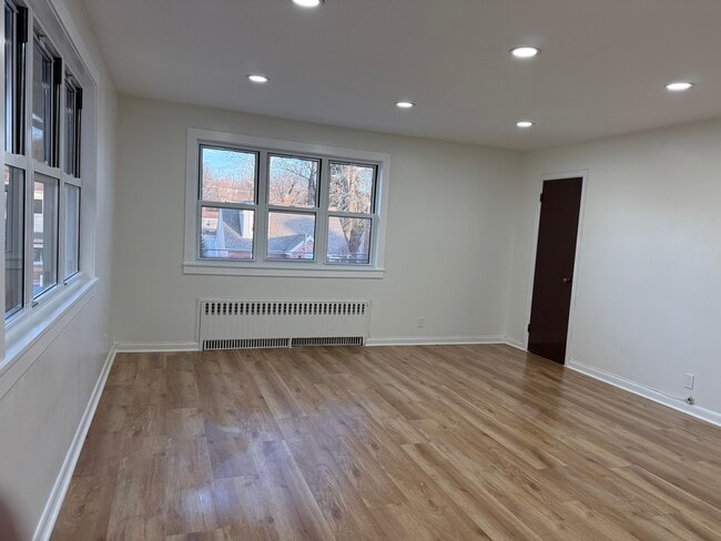 Building Photo - 93 Clunie Ave