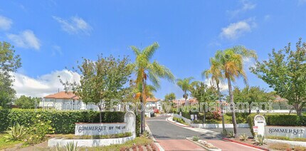 Building Photo - 906 S Rancho Santa Fe Rd
