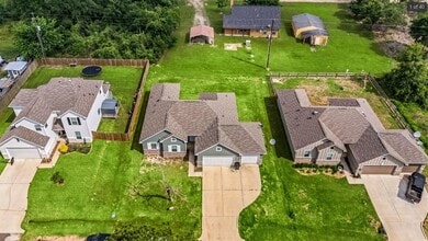 Building Photo - 26579 Pin Oak Dr