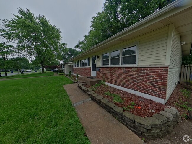 Building Photo - 770 Manresa Ln