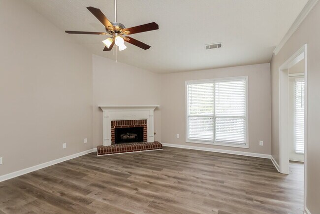 Foto del edificio - 5912 Sycamore Ridge Dr