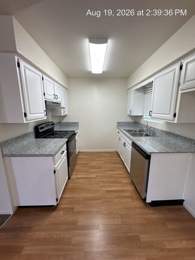 Foto del edificio - 804 Monarch Cir