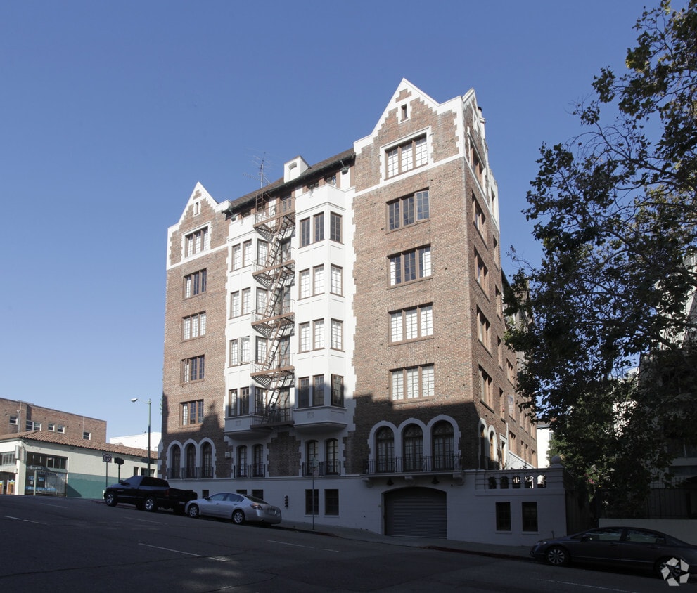 Tudor Hall Apartments in Oakland, CA