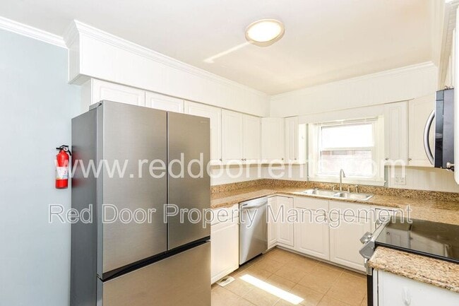 Foto del edificio - 4930 N Illinois St