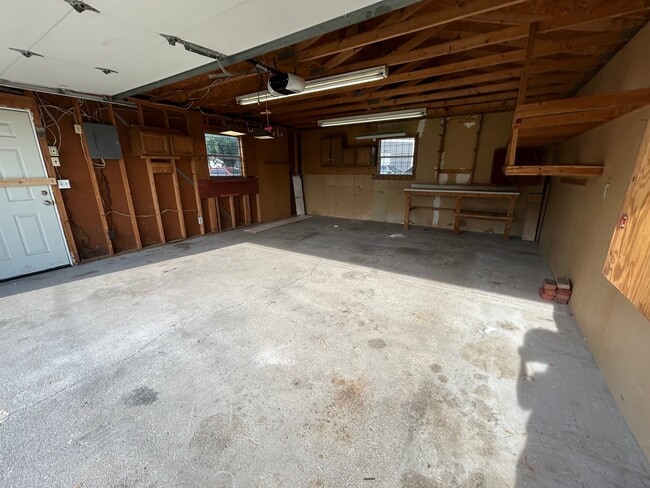 Building Photo - 3001 E Locust St