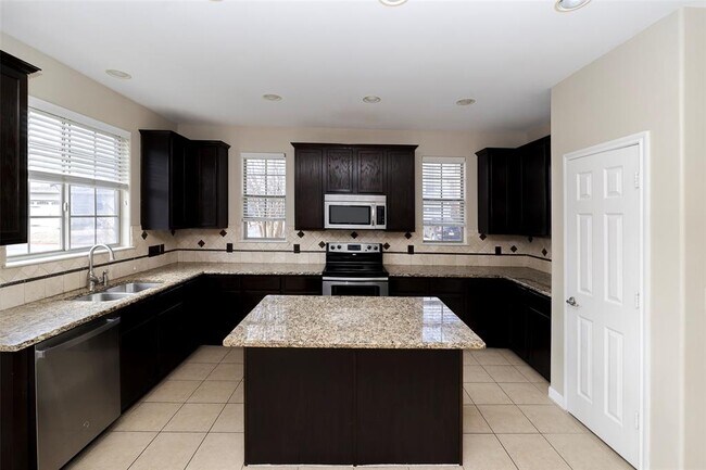 Foto del edificio - 12801 Cape May Ln