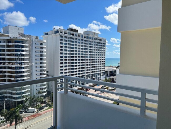 Building Photo - 5600 Collins Ave