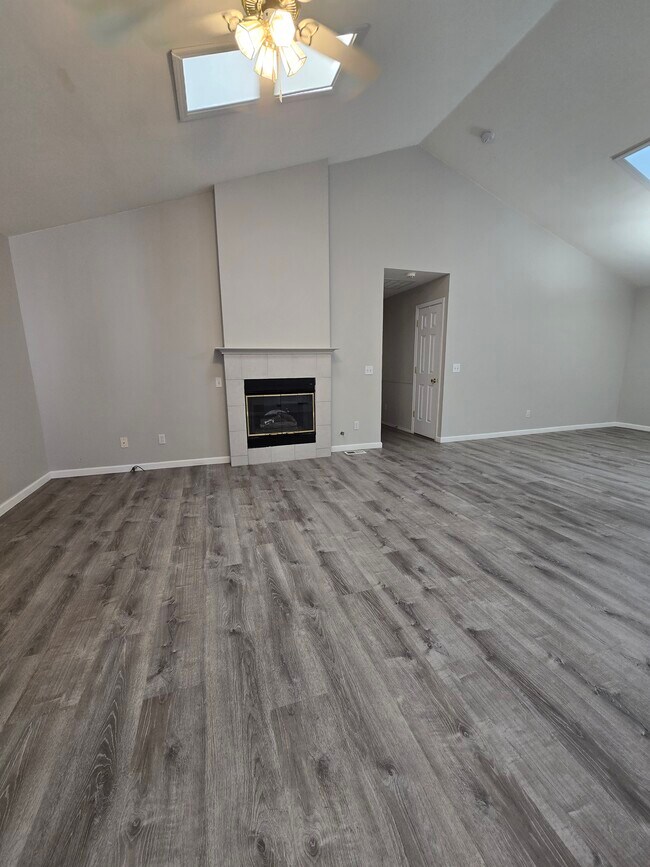 Foto del edificio - 1028 Aspen Grove Cir