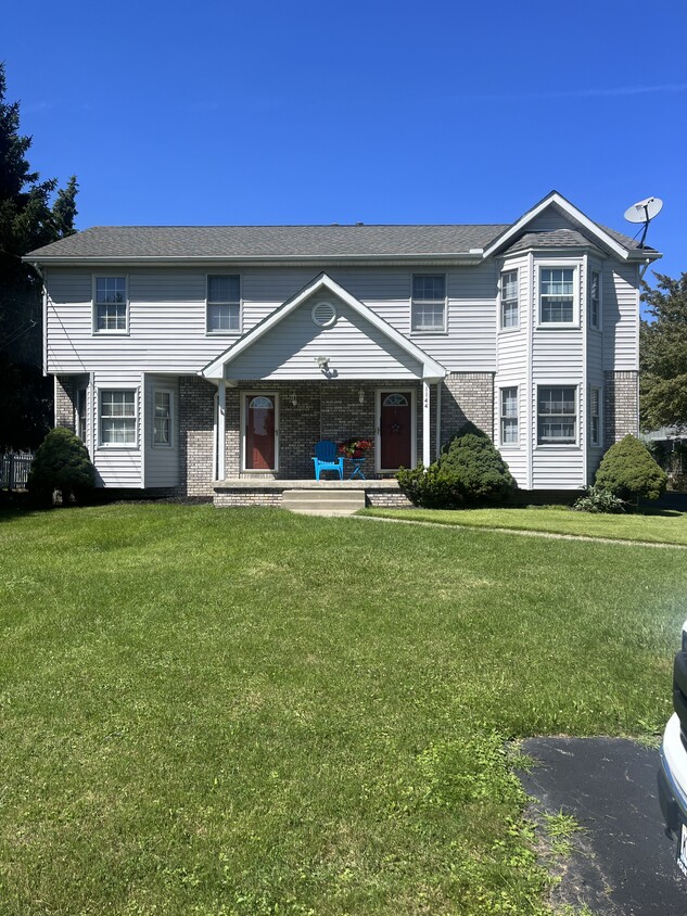 Primary Photo - 1144 Center Rd