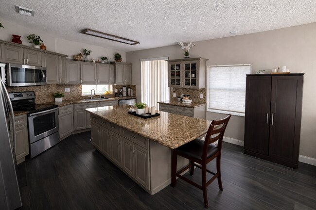 Foto del edificio - 20778 NW 1st Ct