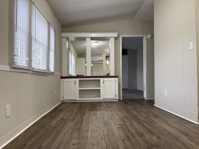 Foto del edificio - 237 Laurel Ln