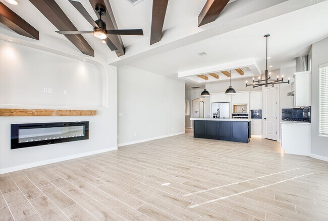 Foto del edificio - Beautiful East side House 4 bed-2.5 baths, part of The  Club that includes Swimming Pool, Gym, Te...