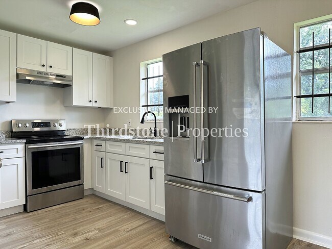 Building Photo - 8905 Castle Blvd, Jacksonville, FL 32208