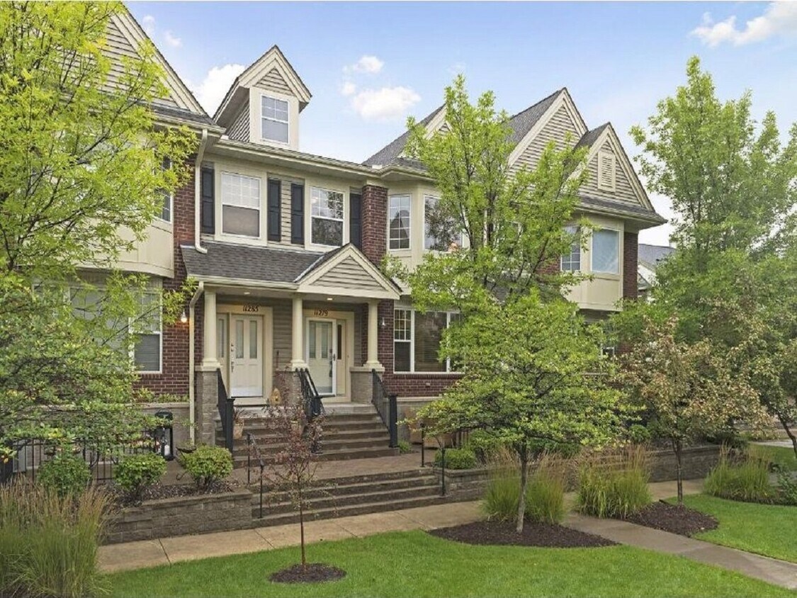 11285 Preswick Blvd, Eden Prairie, MN 55344 Townhouse for Rent in