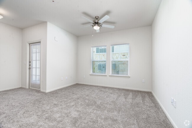 1BR, 1BA - 756SF - - Denton Grove
