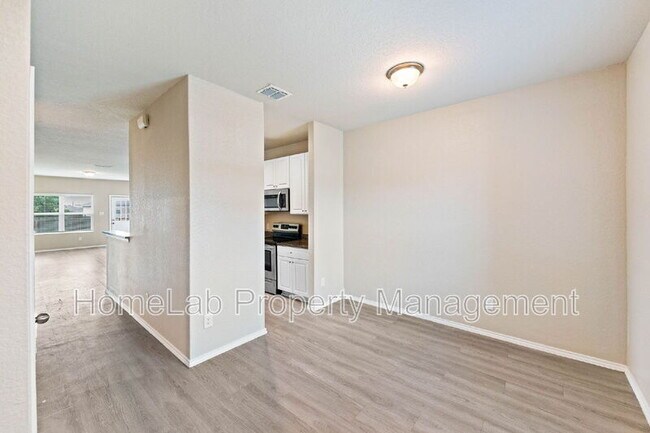 Building Photo - 7126 Mesa Cliffs