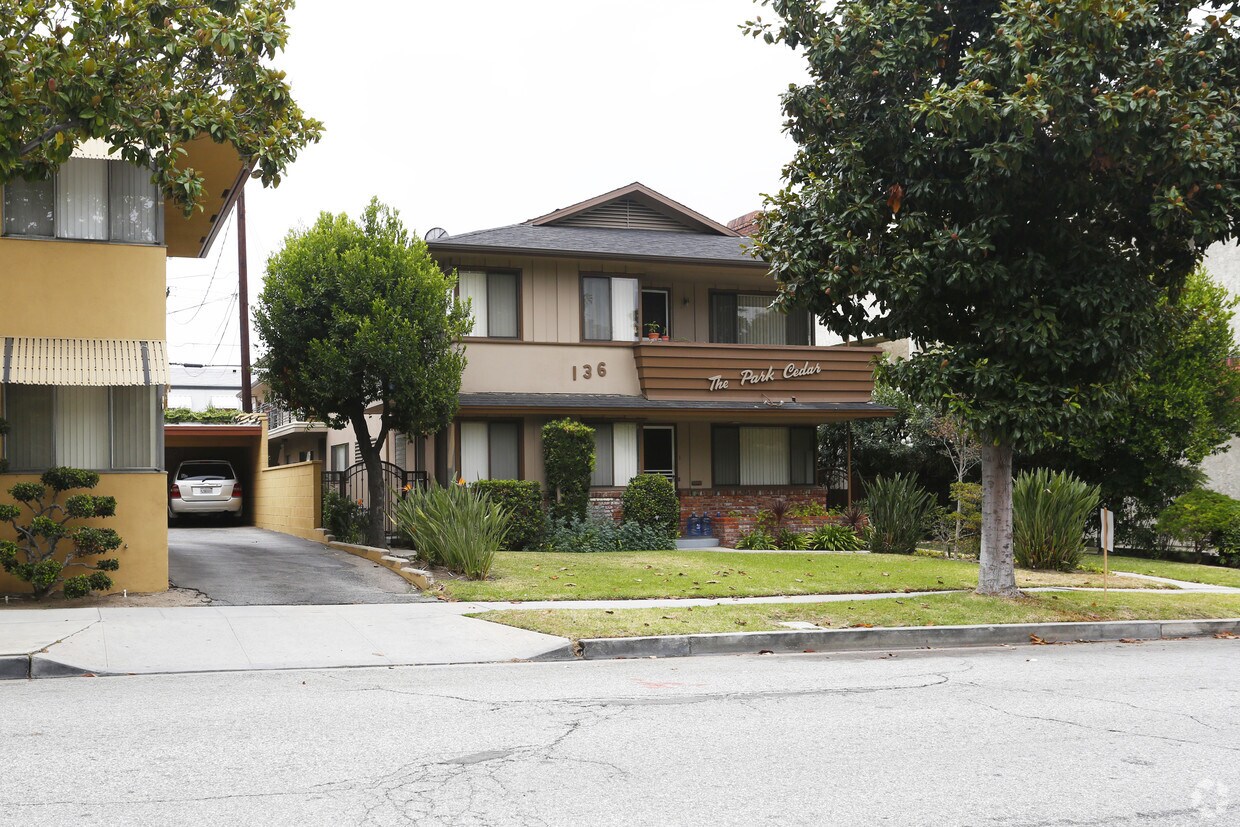Foto principal - 136 N Cedar St