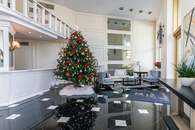 Lobby - 333 Sunset Dr