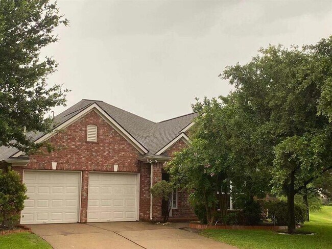 Foto del edificio - 7902 Fall Hollow Dr