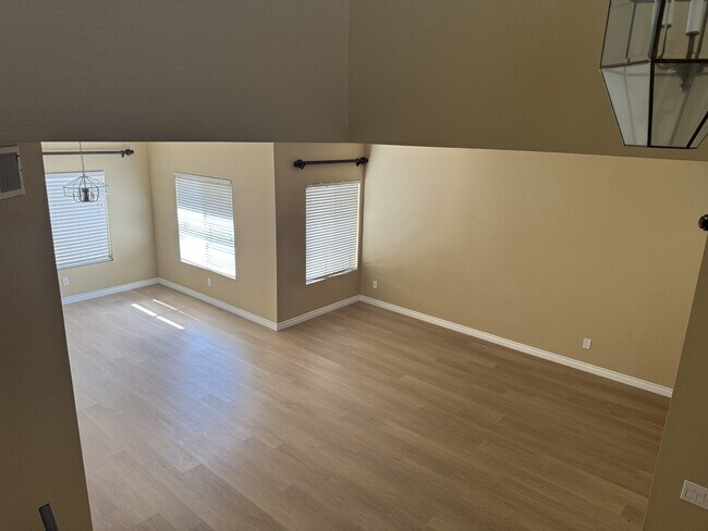 Foto del edificio - 14269 Dalhousie Rd