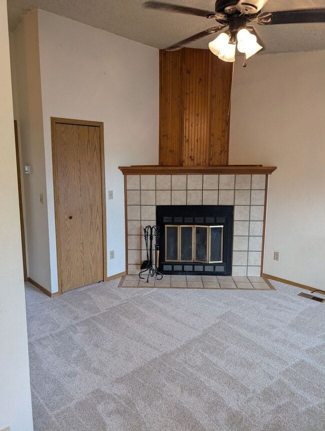 Building Photo - 3828 Smoke Tree Dr