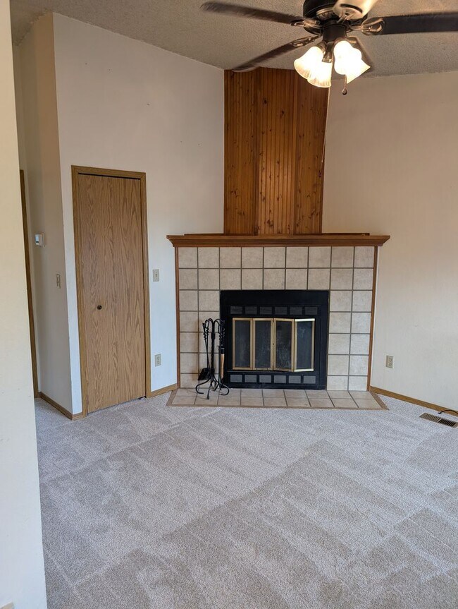 Foto del edificio - 3828 Smoke Tree Dr