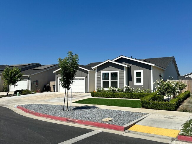 Building Photo - 3803 N Santa Fe St