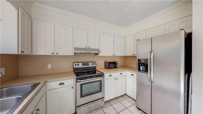 Building Photo - 1304 Merry Oaks Dr