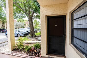 Building Photo - 136 S Cypress Rd