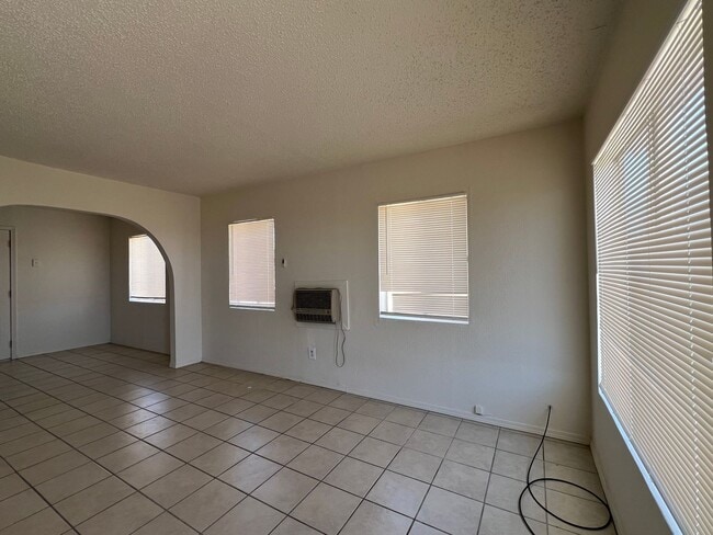 Building Photo - P412