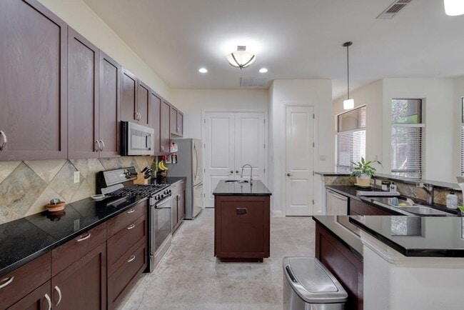 Foto del edificio - 2312 Thornton Rd