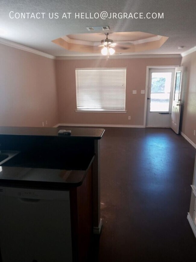 Foto del edificio - 2Bedrom - 1 Bath House / Available Now!