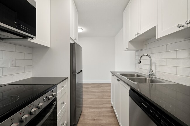 Building Photo - Manchester Court