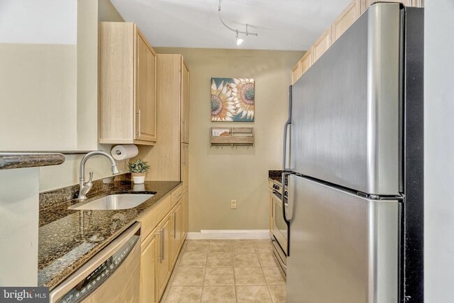 Building Photo - 11760 Sunrise Valley Dr