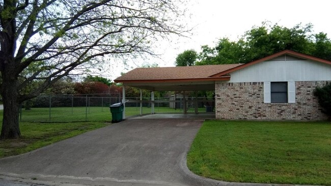 Photo - 320 Jean Dr House