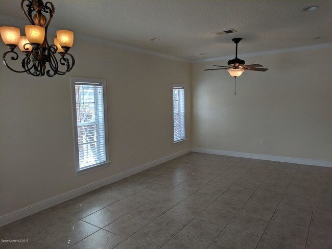 Building Photo - 1375 Isabella Dr