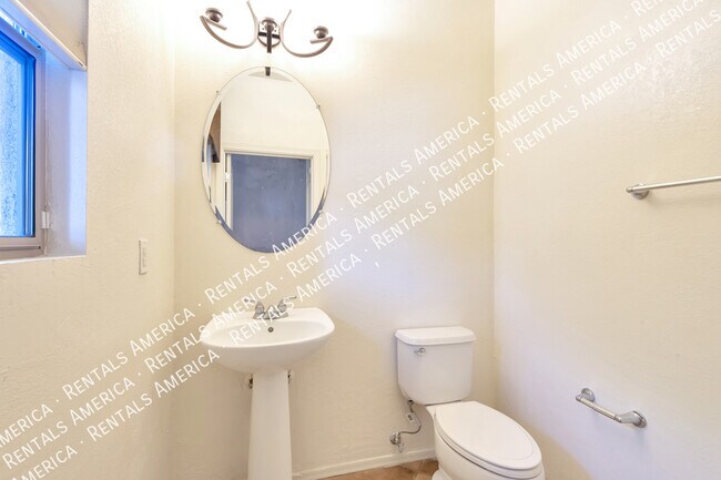 Building Photo - 1605 W Homecoming Way