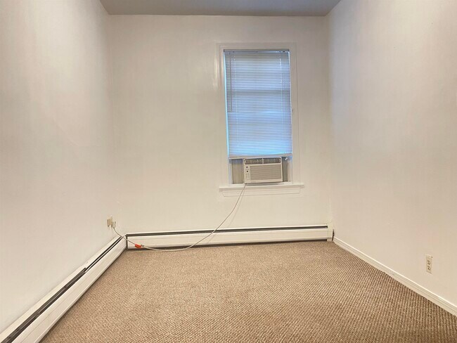 Building Photo - 91 W 46th St
