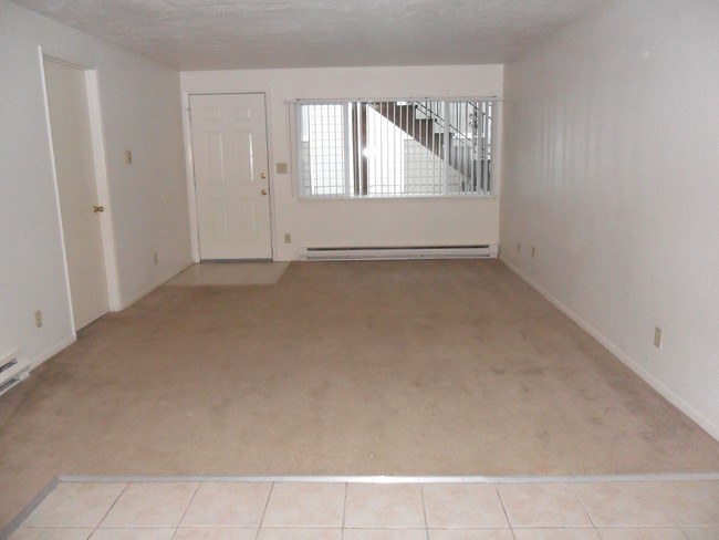 Living Area - Candlewood Apartments