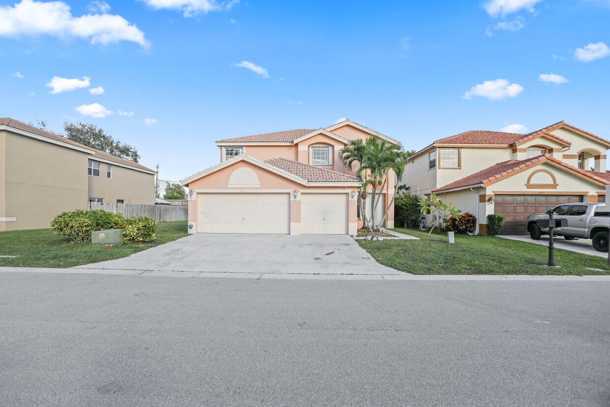 Primary Photo - 7132 Chesapeake Cir