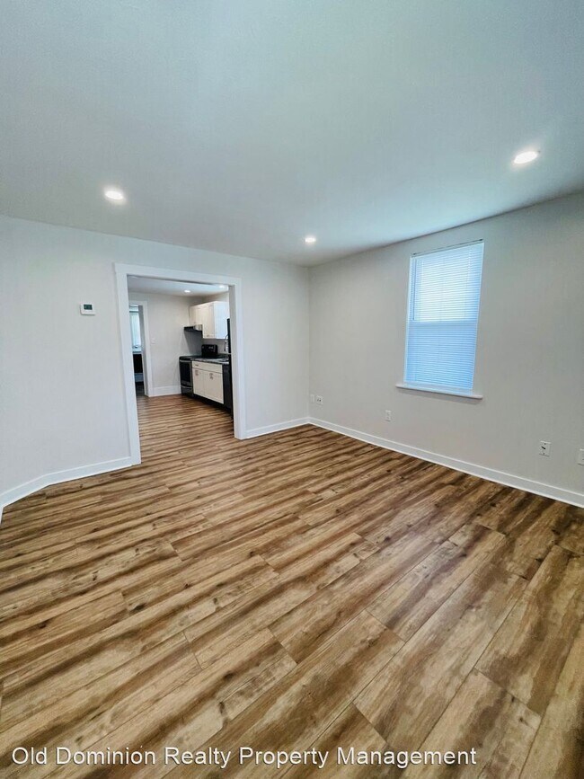 Building Photo - 3 br, 1 bath House - 104 Third Street
