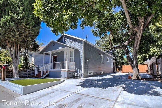 Building Photo - 3 br, 2 bath House - 810 Locust Street