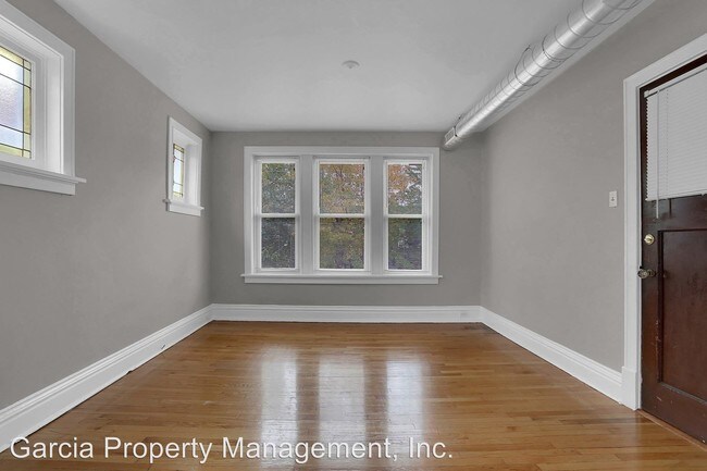 Foto del edificio - 4967 Lindenwood Ave